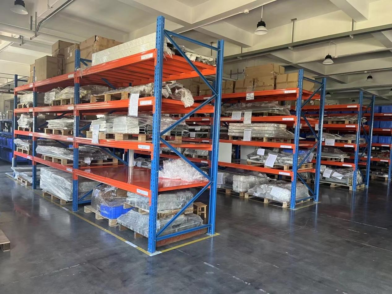 Jenseits von Stahlträgern: Wie adaptive Regalsysteme Ihren Logistikbetrieb zukunftssicher machen