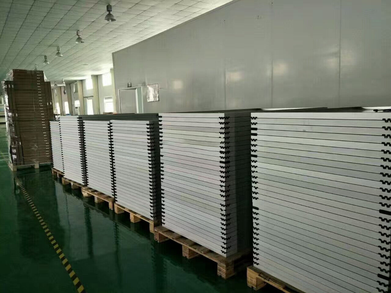 A grade Bifacial Glass N type 560W 580W 600W 650w 680w 70W commercial solar photovoltaic panels mono manufacture