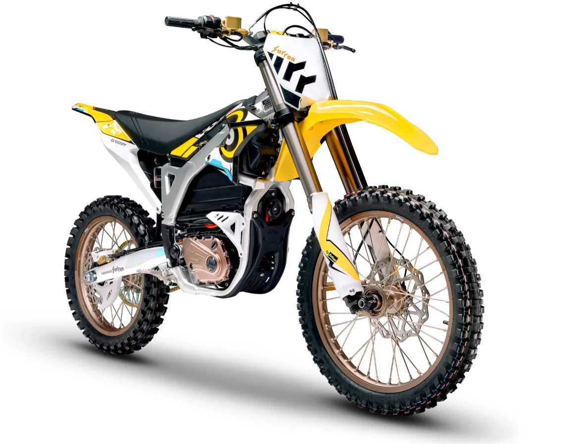 Jak se lehký elektrický motocykl Surron Ultra Bee chová na extrémním terénu?