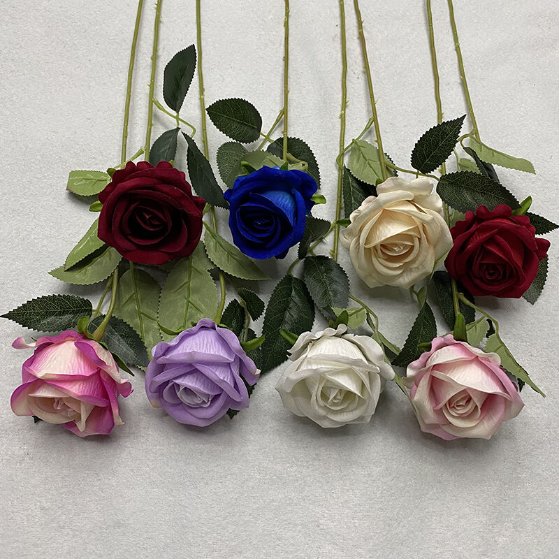 Verbeter jou buiteversiering met 'n tydlose en elegante kunsmatige blommuur.