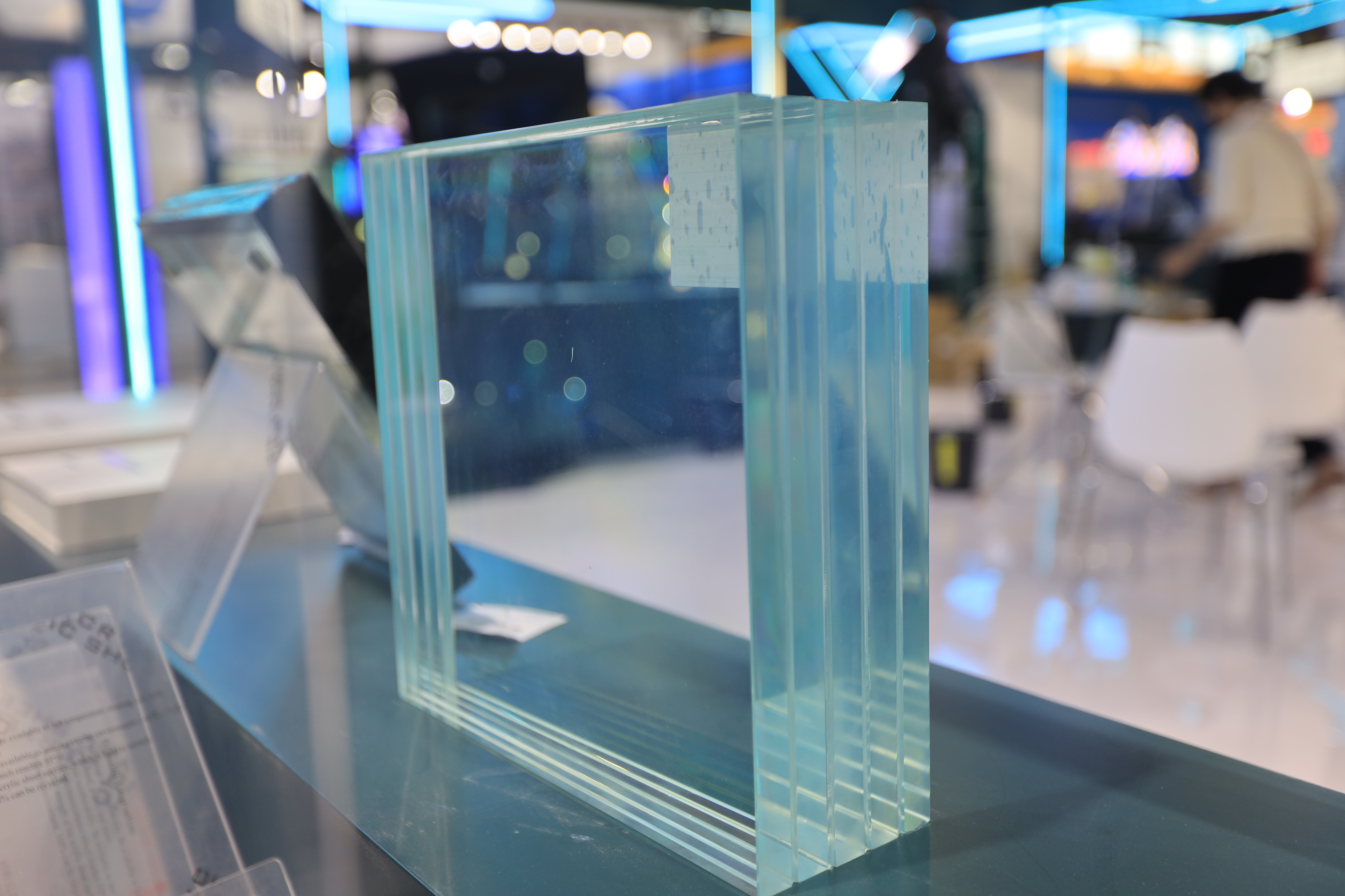 Apa Dampak Penggunaan Kaca Mengapung terhadap Kualitas Udara Dalam Ruangan dan Pencahayaan Alami?