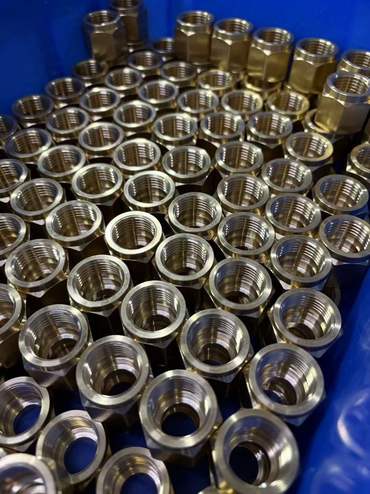 Comment réduire les délais avec l'usinage CNC en petites séries pour les commandes personnalisées ?