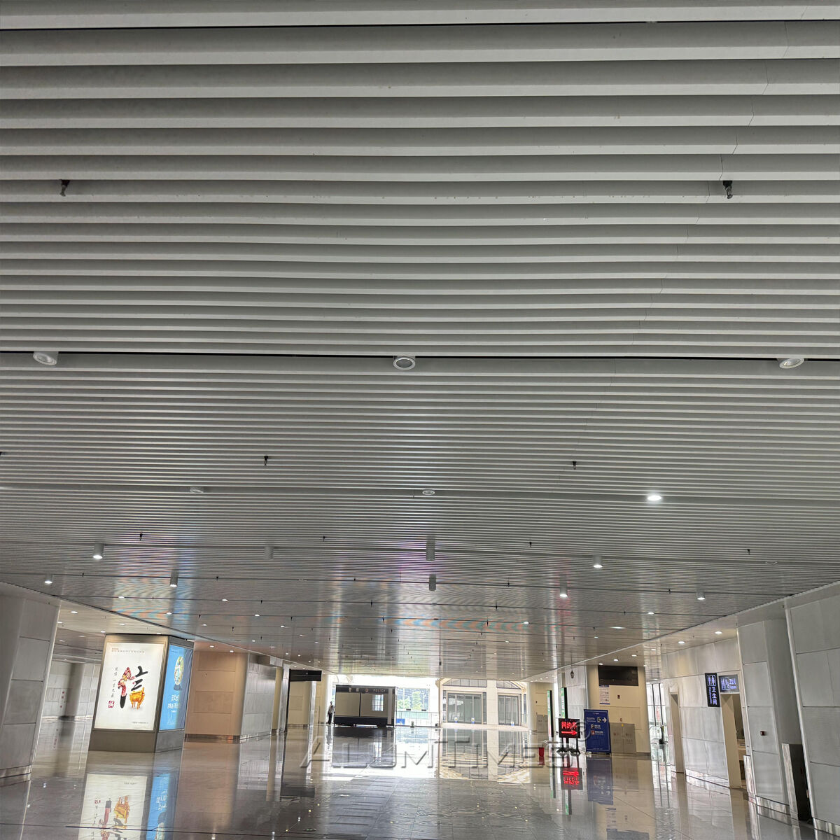 Modern High-End Interior Aluminum Decorative Baffle Ceiling