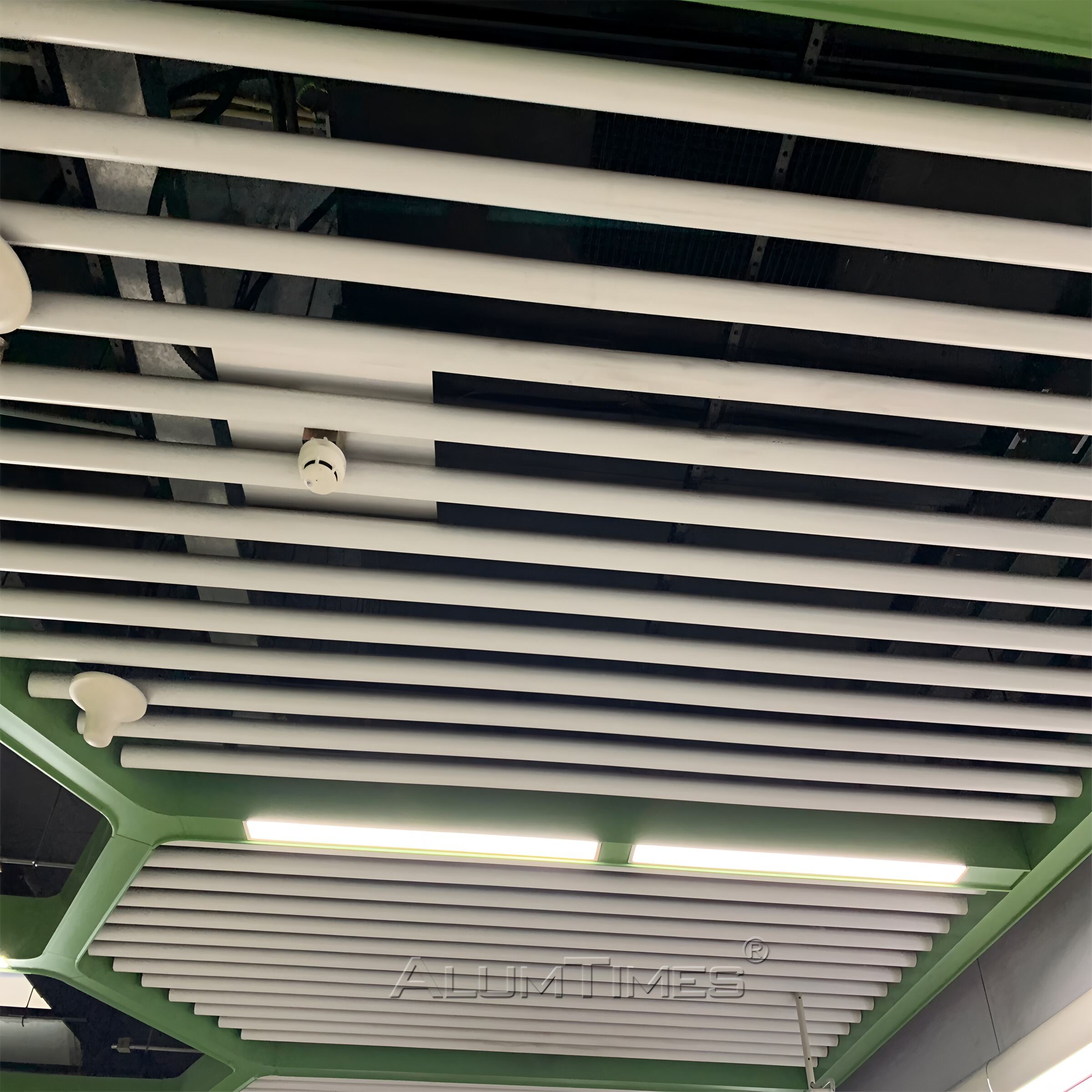  High-quality aluminum Round Pipe Ceiling decoration.               