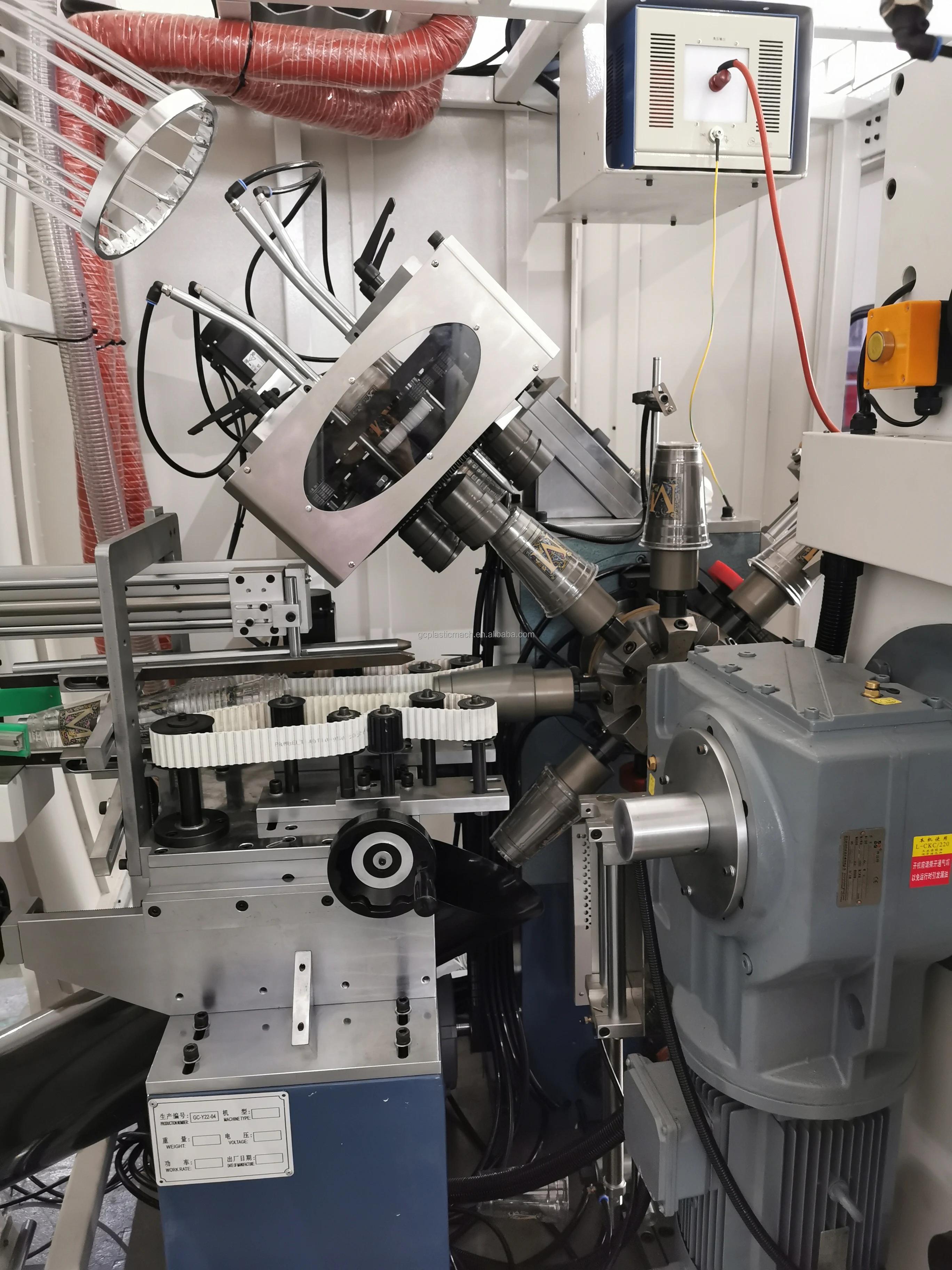 Uloga štampara za plastične čaše u pakovanju hrane i pića