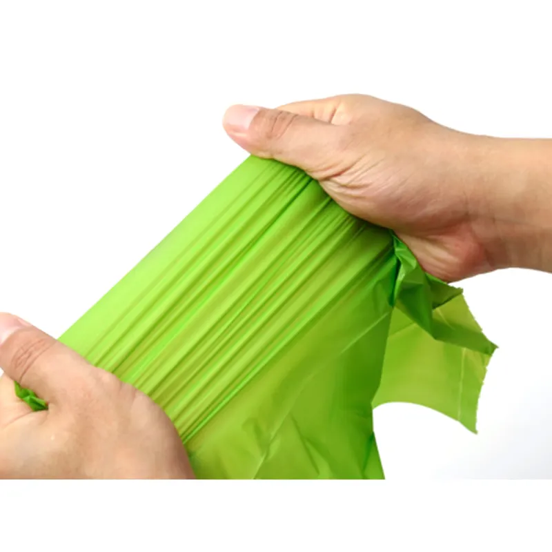 Biologisesti hajoavat koiran ulostepussit, ympäristöystävällinen vaihtoehto lemmikin jätteen hävittämiseen