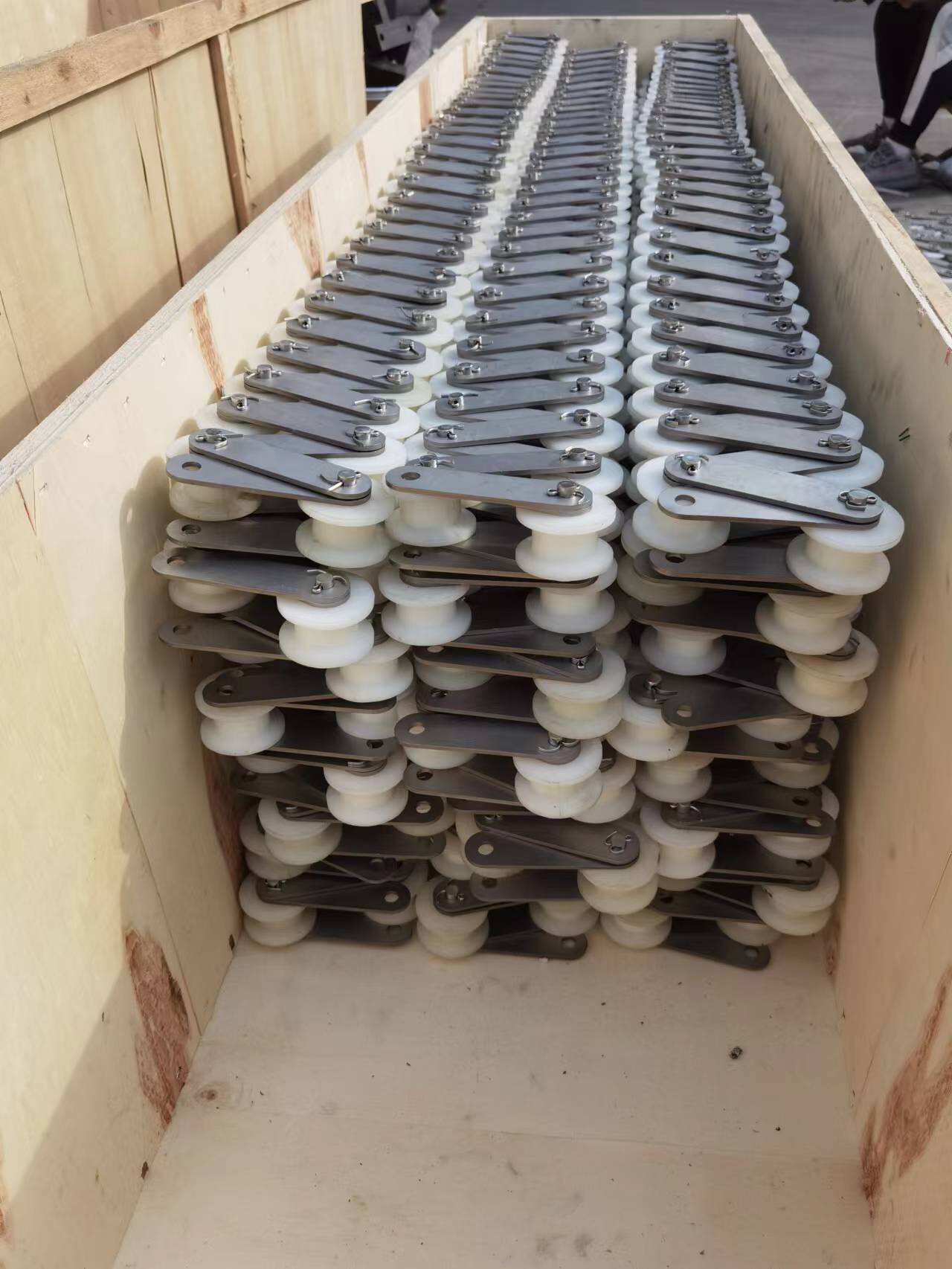 Máy cào nhựa xử lý nước thải hóa chất: Hiệu suất bền bỉ trong môi trường khắc nghiệt