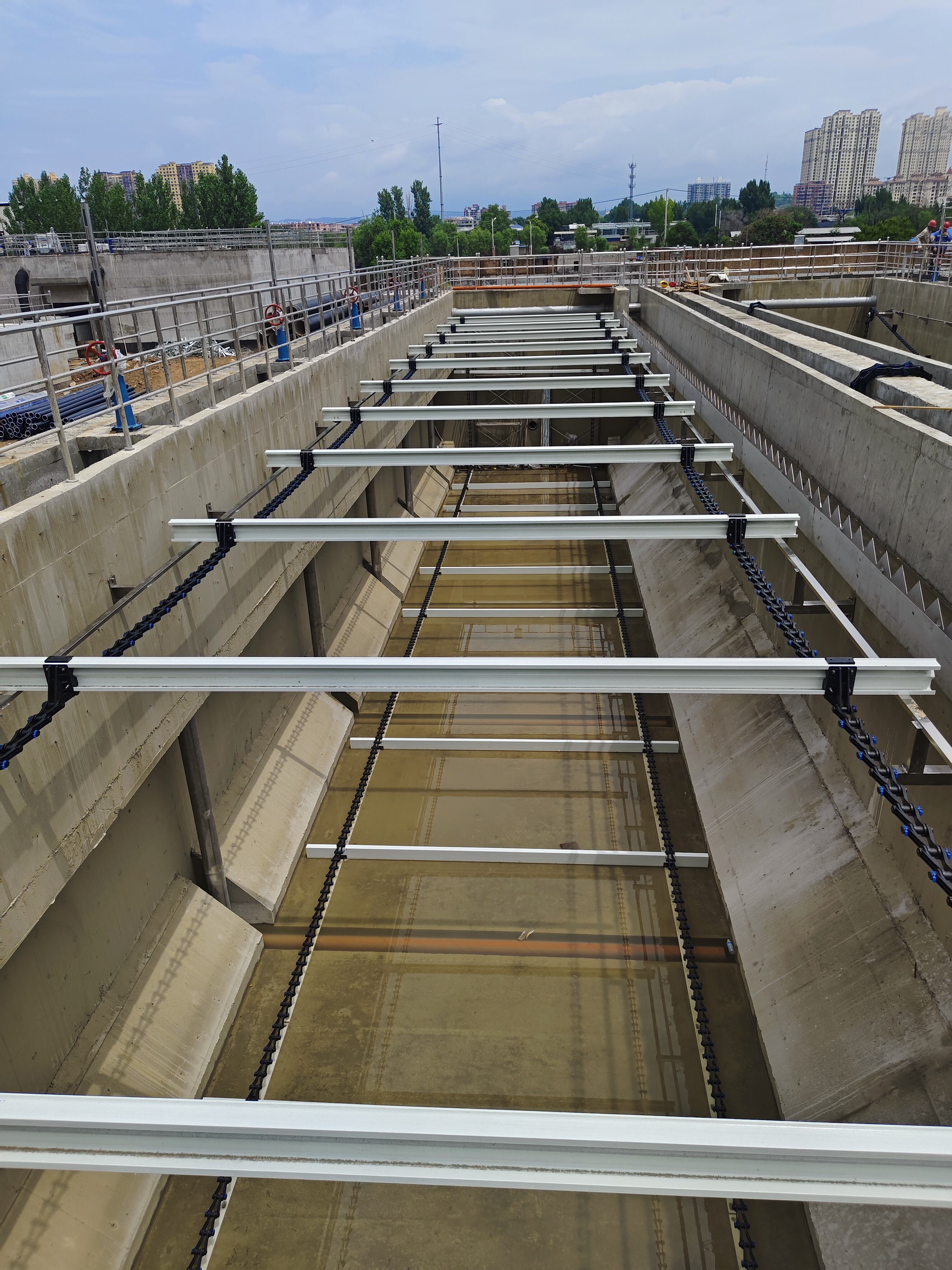 Sistema versátil de rastrillo para tanque de sedimentación para múltiples escenarios