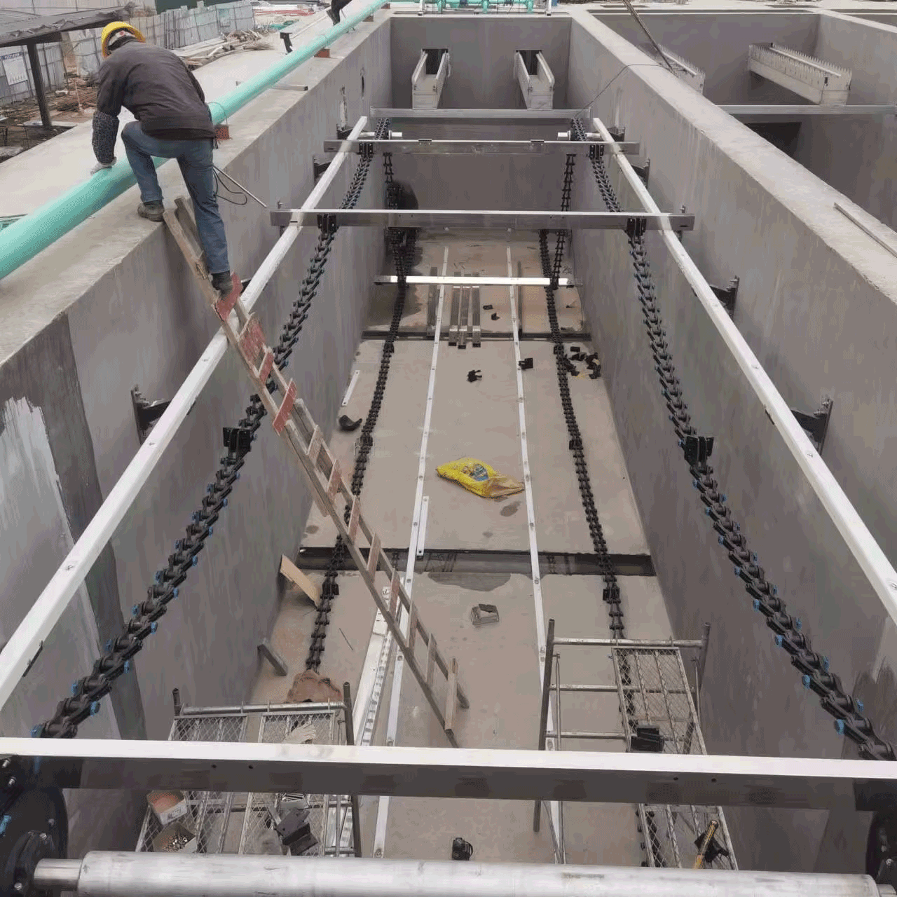 Sewage Treatment Basin Water Treatment Machinery Plastic Chain Scraper