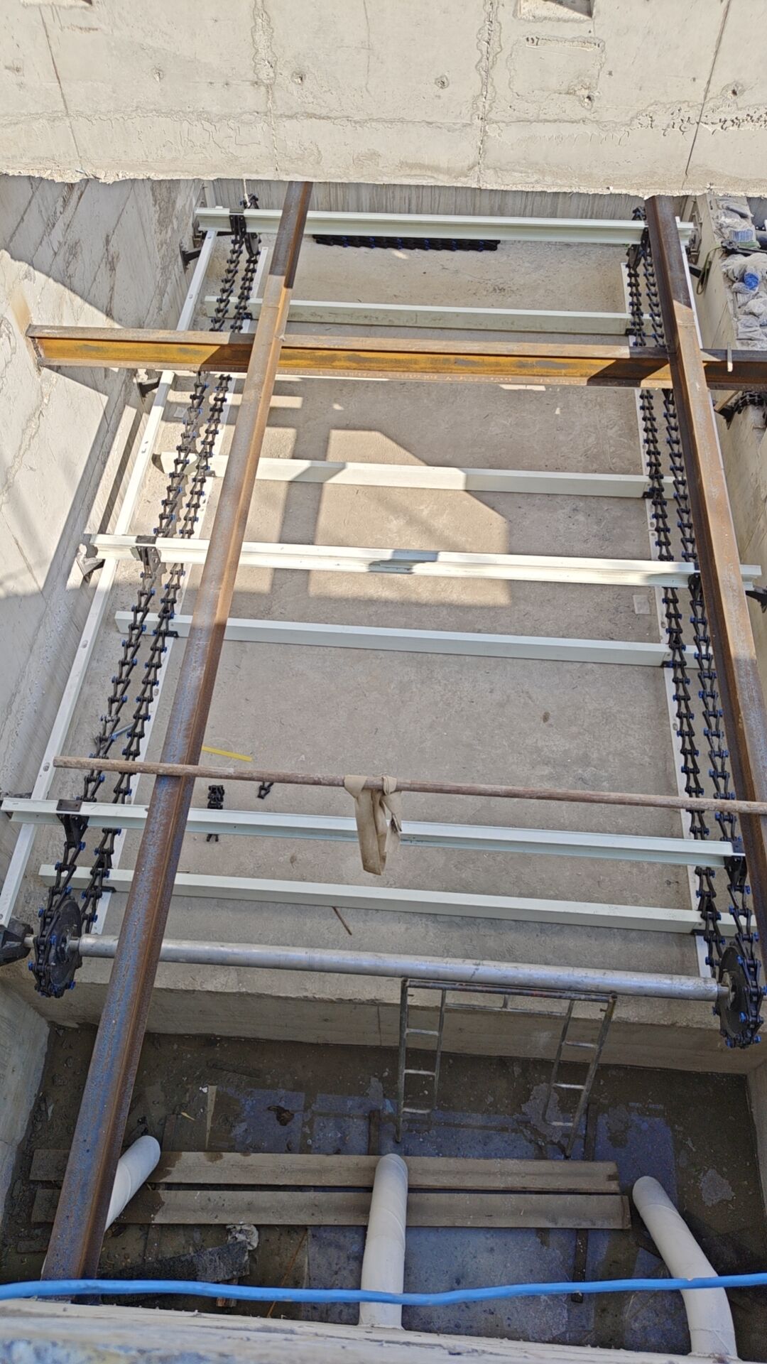 Which Mud Scraper Fits Corrosive Media Sedimentation Tanks?