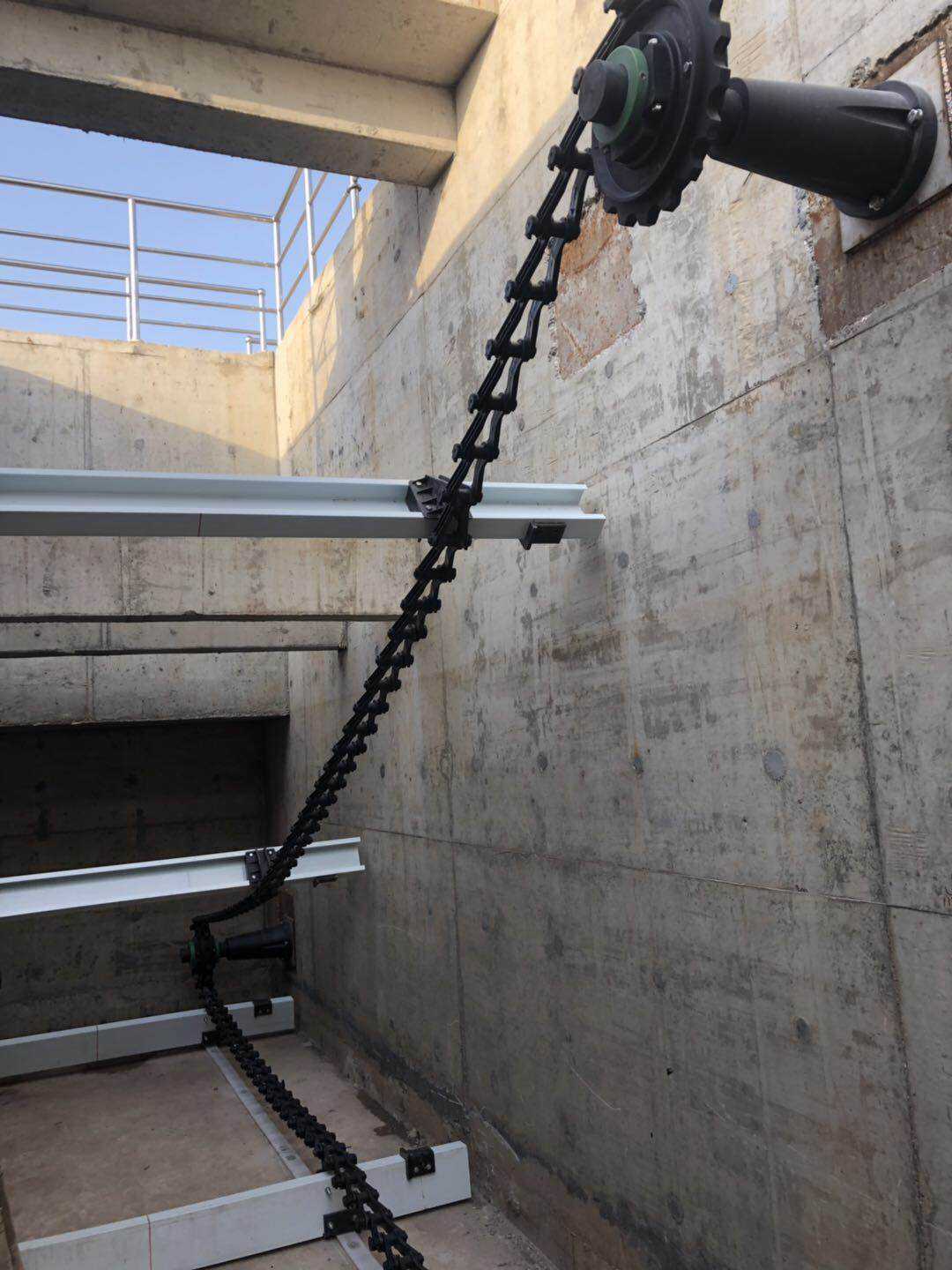 Sistem de racletare compozit de înaltă performanță pentru medii corosive