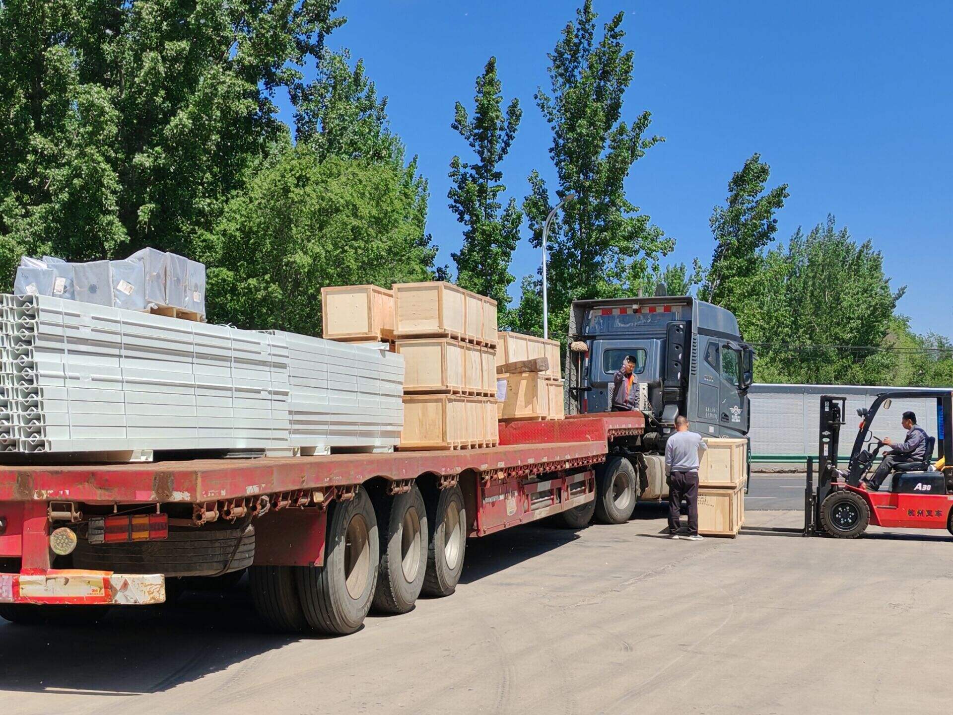 Nuestro sistema de rastrillos certificado ISO para un tratamiento eficiente de aguas residuales