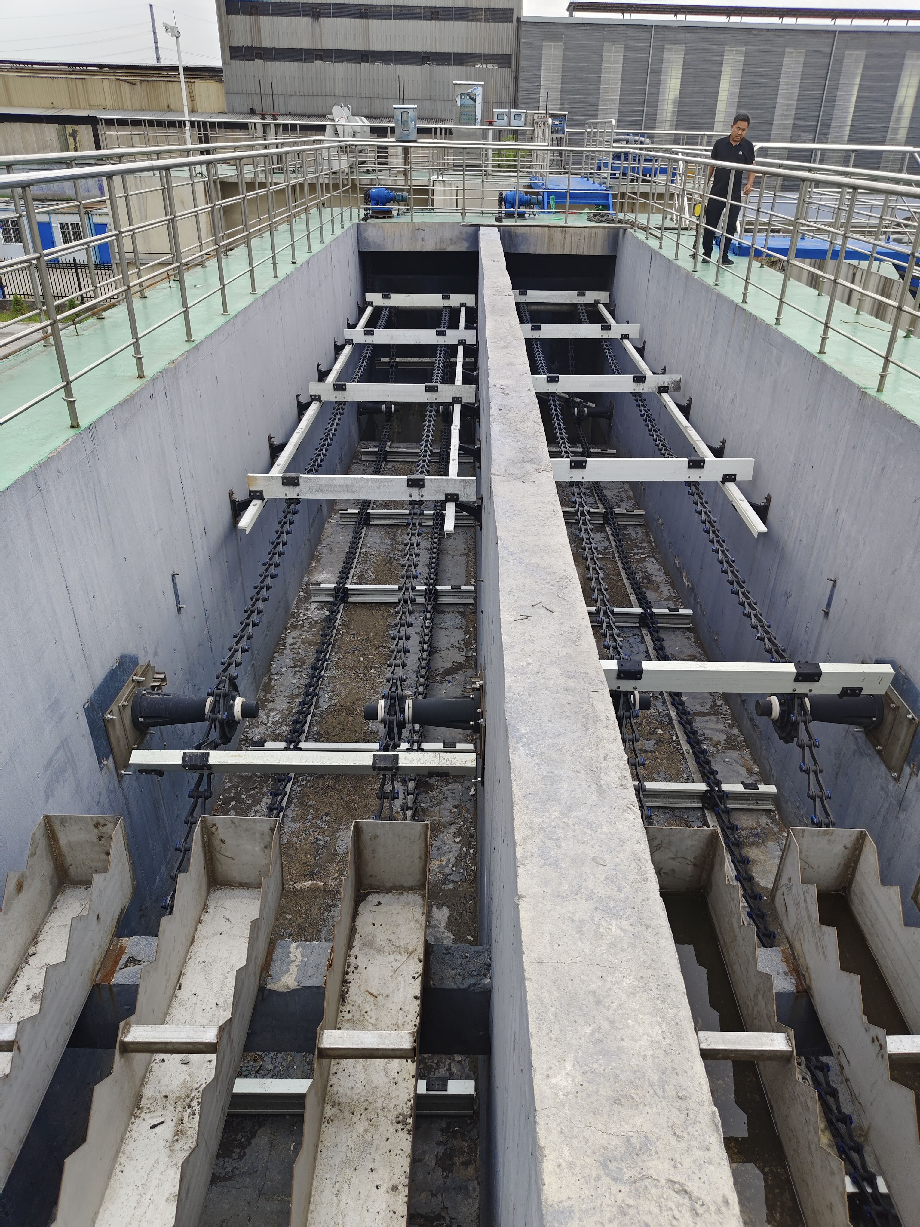 Sistem de Răzuire și Colectare a Noroiului: Soluție Completă pentru Managementul Noroiului