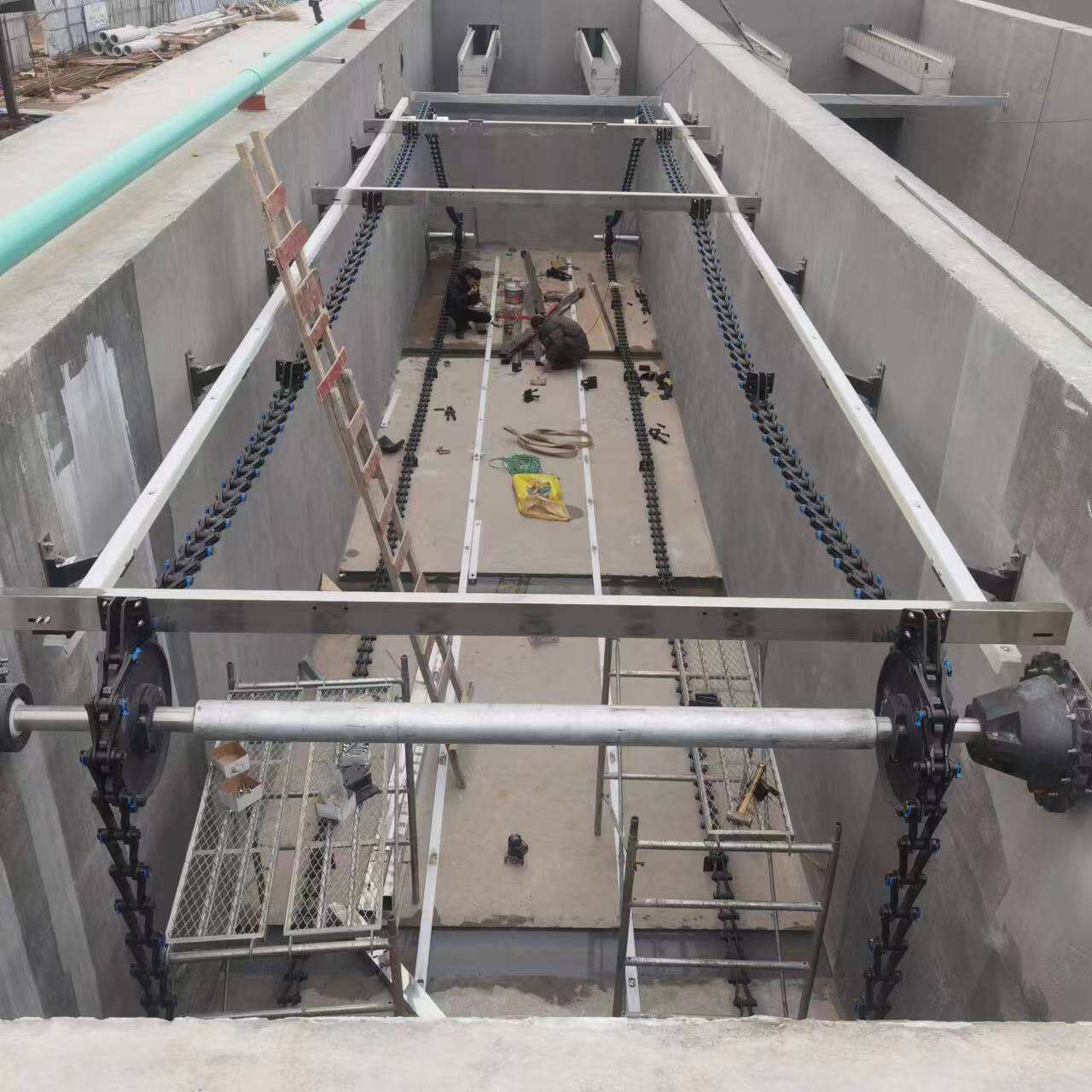 Máy cào nhựa bể bùn: Tối ưu hóa quản lý bùn trong các nhà máy xử lý