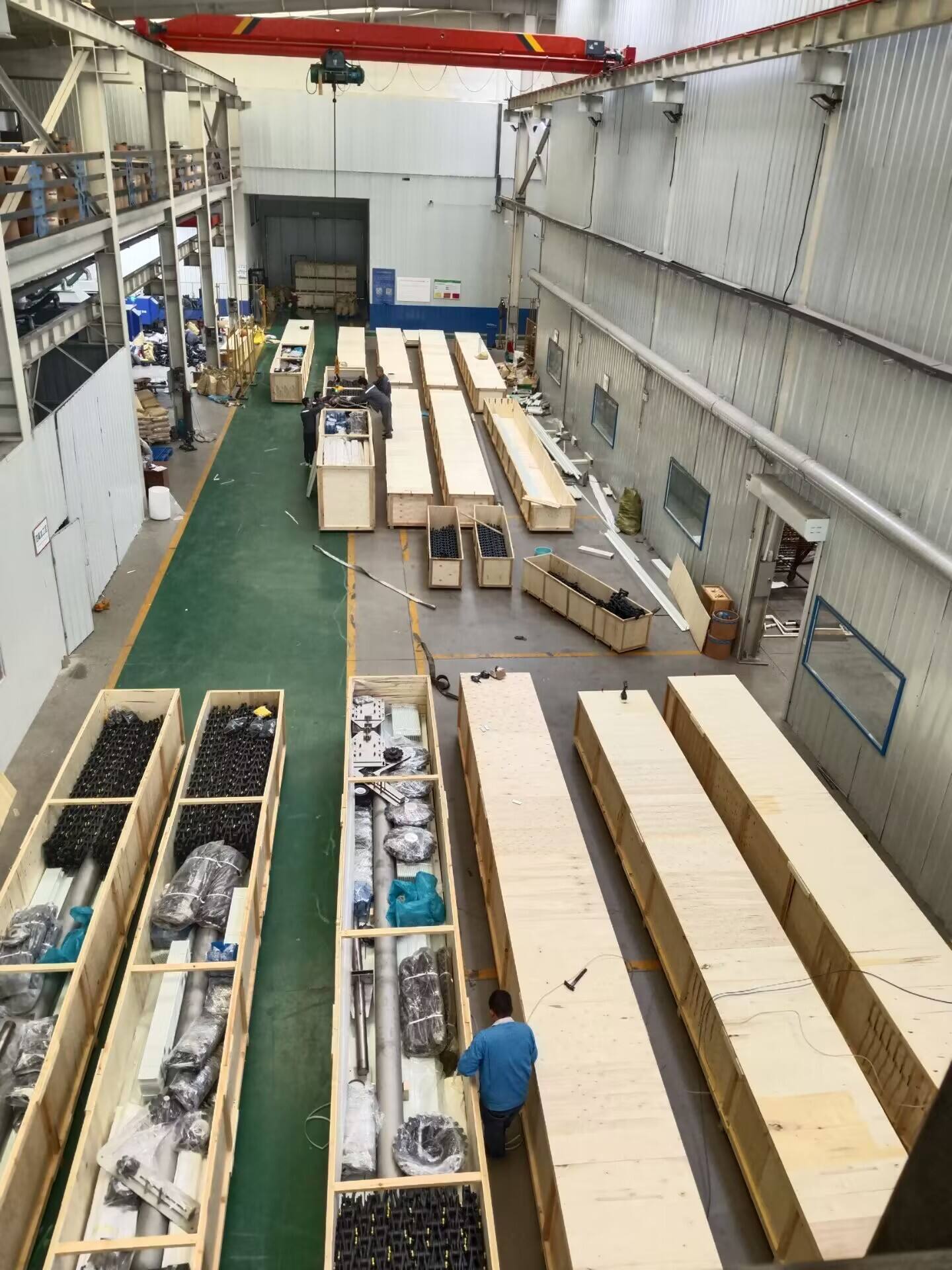 What makes mud scrapers suitable for solving corrosive media sedimentation?