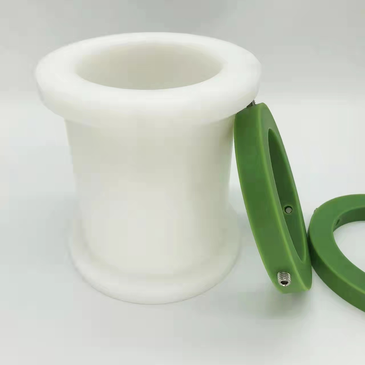 Bushing made of UHMW-PE, it is more wear-resistant, easier to replace and reduces costs.