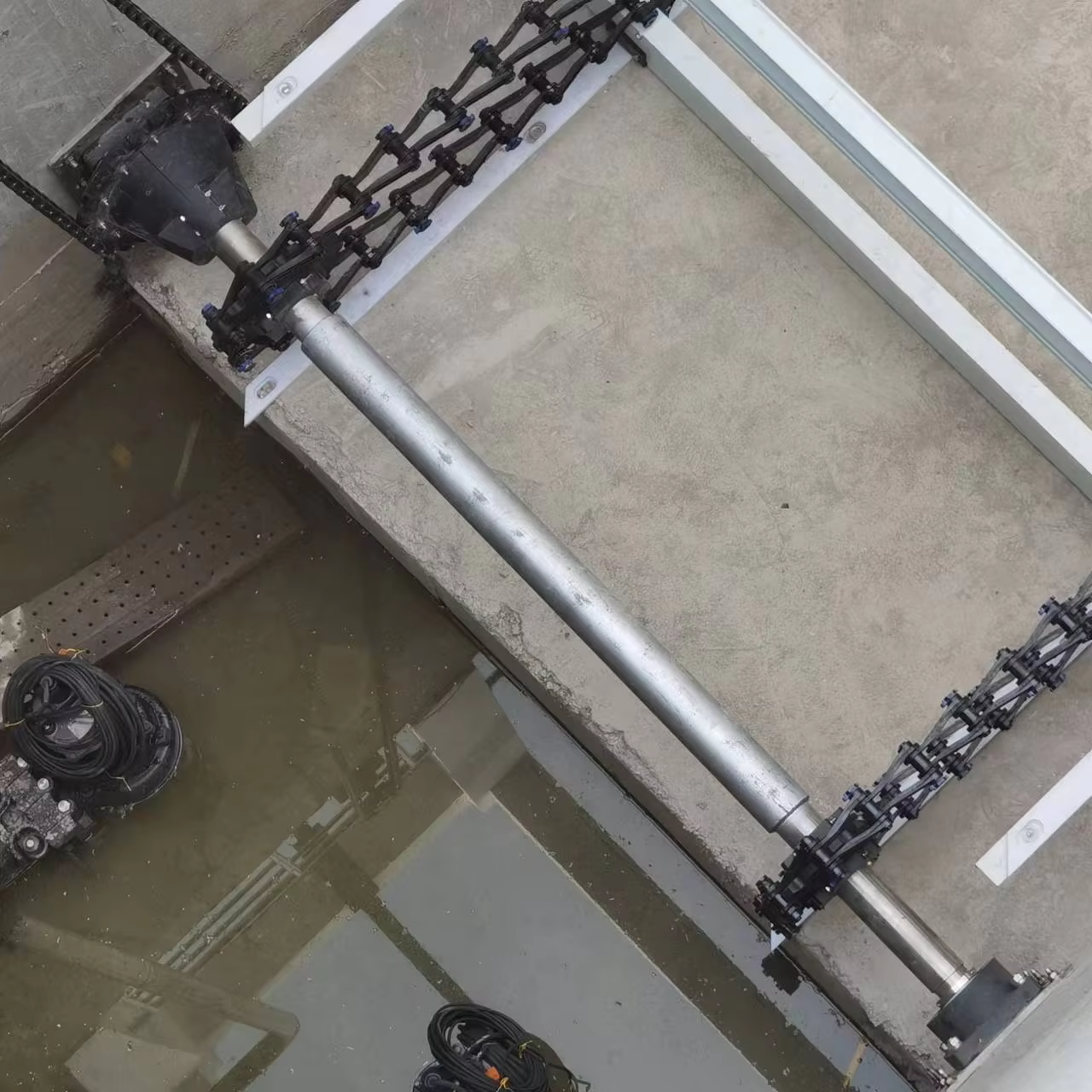 Nuestro sistema de rastrillo no metálico: manejo eficiente de lodos para el tratamiento de aguas residuales