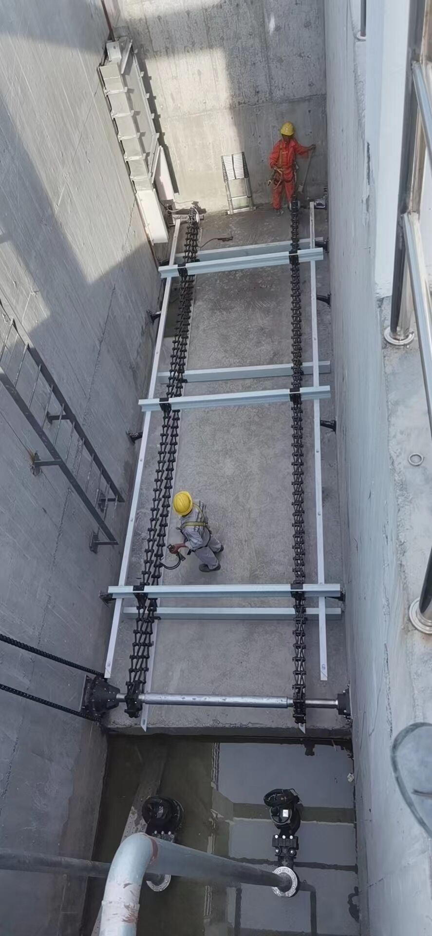 Dụng cụ cạo vệ sinh hồ bơi bằng nhựa: Nhẹ nhàng & Hiệu quả