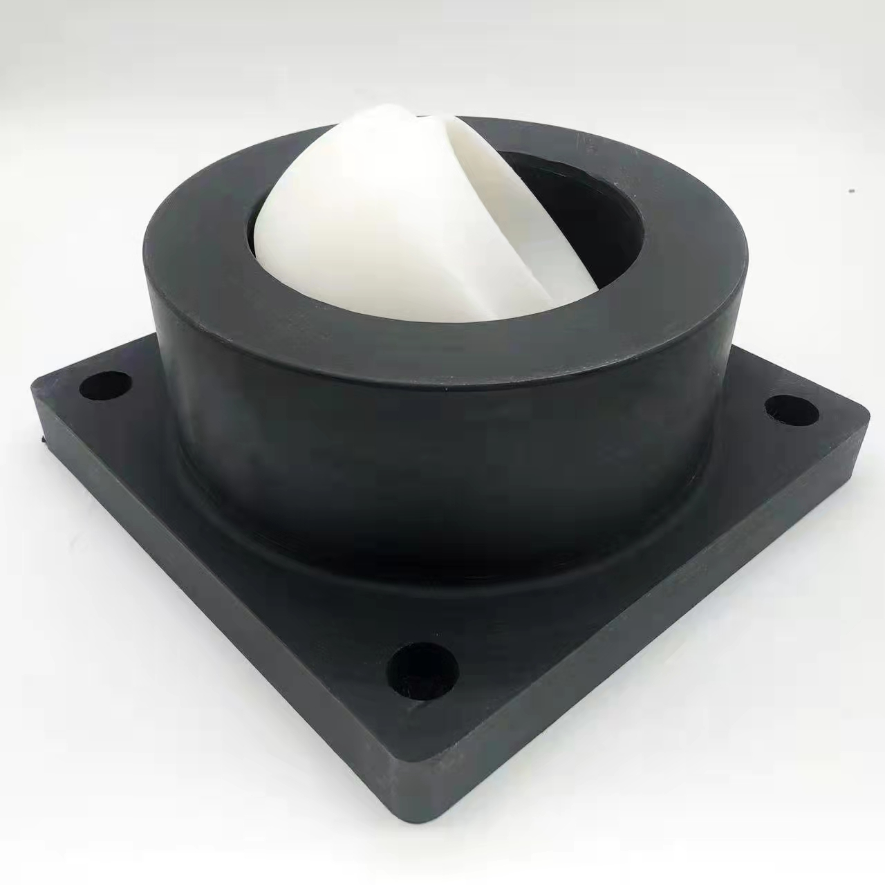 The bearing housing is lined with high molecular material, which has good wear resistance. No lubricant needs to be added. Only the inner lining needs to be replaced, saving costs