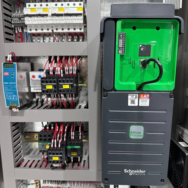 ตู้ควบคุม VFD สแตนเลสเหล็กสำหรับงานทางทะเล: การันตีความต่อเนื่องในการดำเนินงานในสภาพแวดล้อมที่มีความเค็มสูง