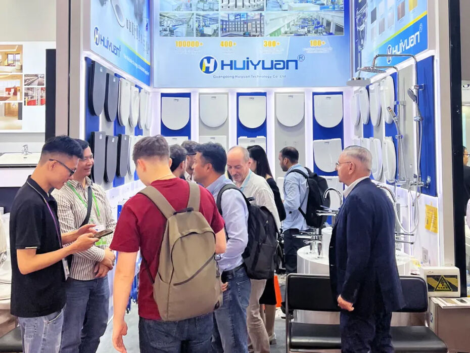 Huiyuan makes its debut at the 138th Canton Fair | Its one-stop solution for bathroom accessories attracts global buyers' attention.