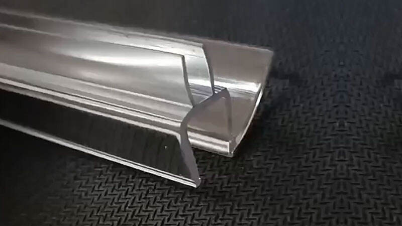 Transparent sealing strip