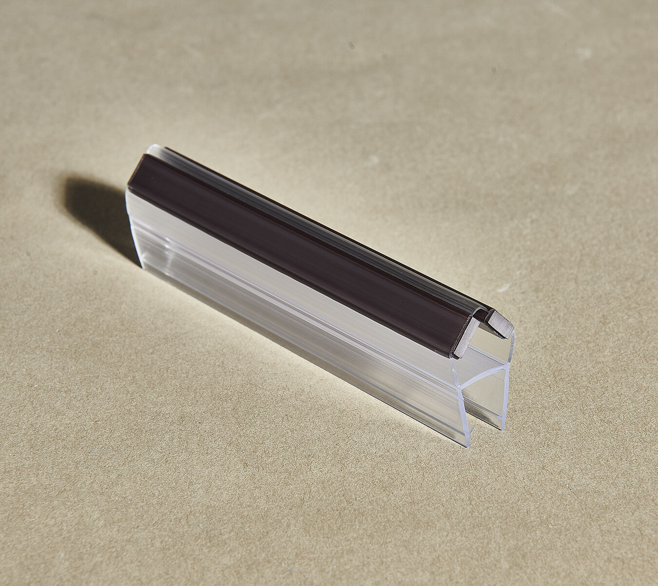 متين وطويل الأمد  