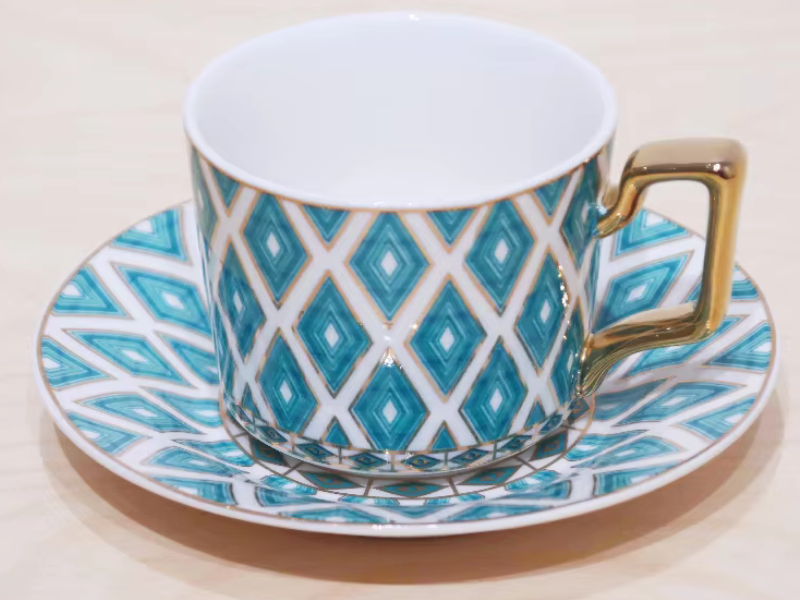 How White Porcelain Tea Set Enhances the Aroma of Your Tea