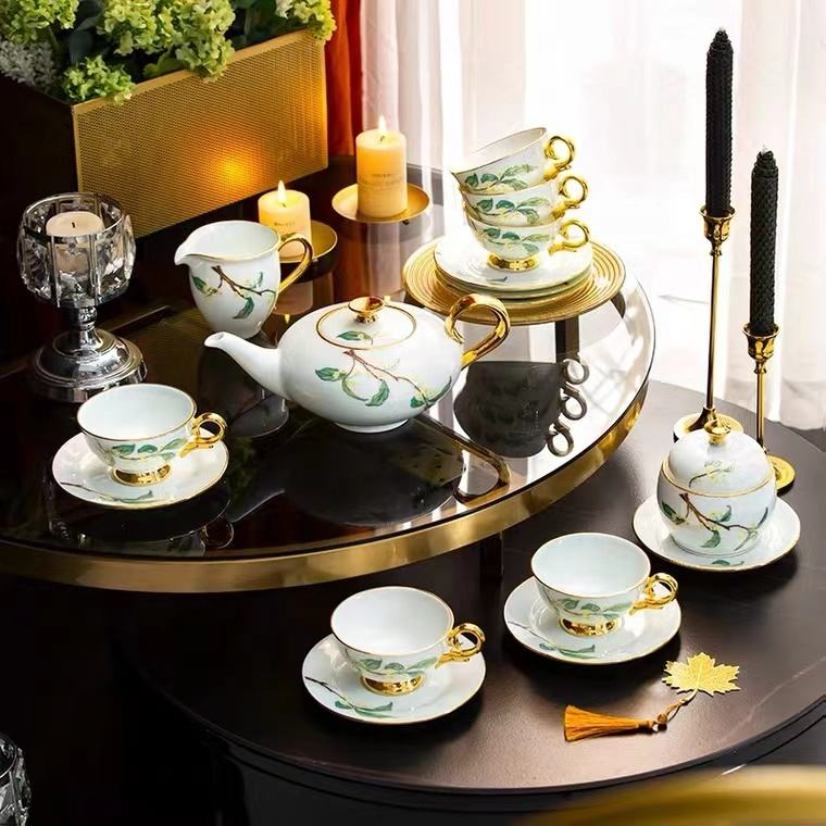 Tingkatkan Pengalaman Teh Anda dengan Teko Teh dan Cawan Premium Kami