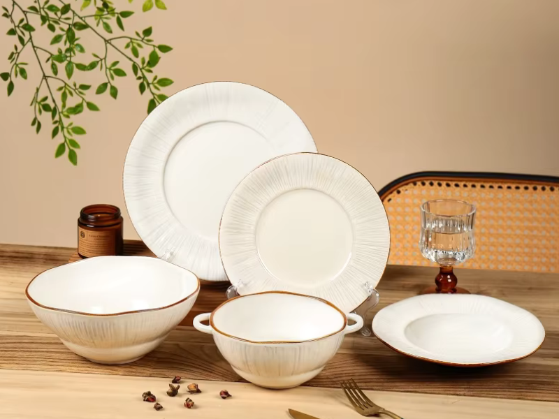 How to Choose a Porcelain Plates Set That Fits Your Table Size
