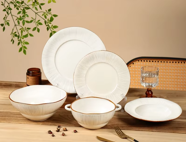 
How Vintage Porcelain Plates Add Nostalgia to Family Gatherings