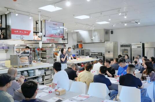 Explore the baking journey, we organize monthly customer presentation events