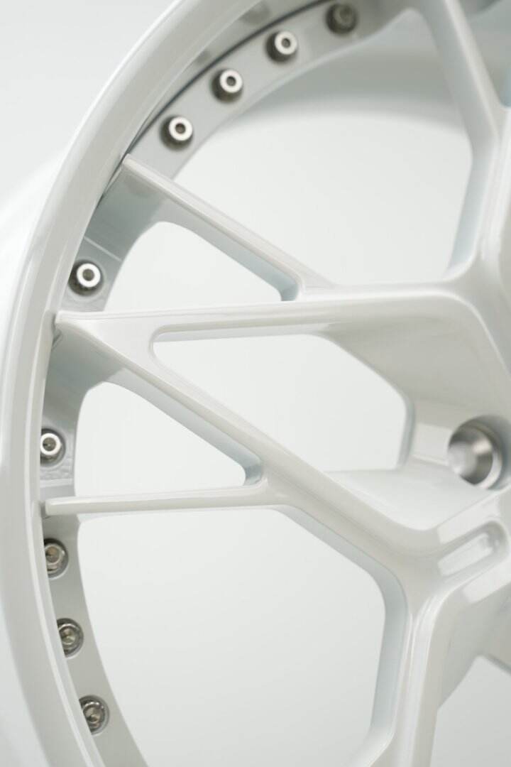 Hebei Zhihu Factory can customize two-piece forged wheels Lightweight white fully painted For BMW Mercedes-Benz  details