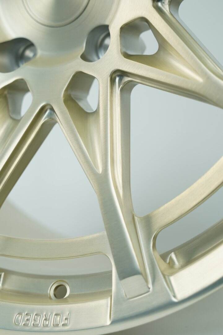 Hebei Zhi hub can be customized hot forged aluminum alloy wheels lightweight matte brushed gold passenger car wheels factory