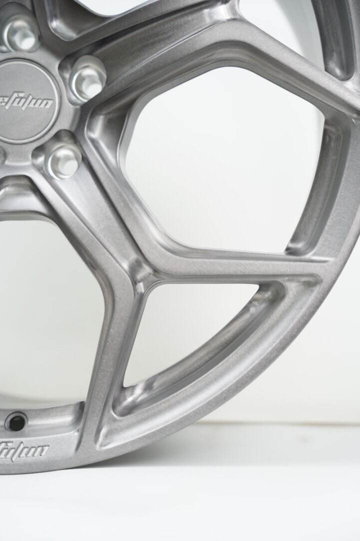 Hebei Zhi hub factory direct custom hot forged aluminum alloy wheels lightweight industrial gray passenger car wheels details