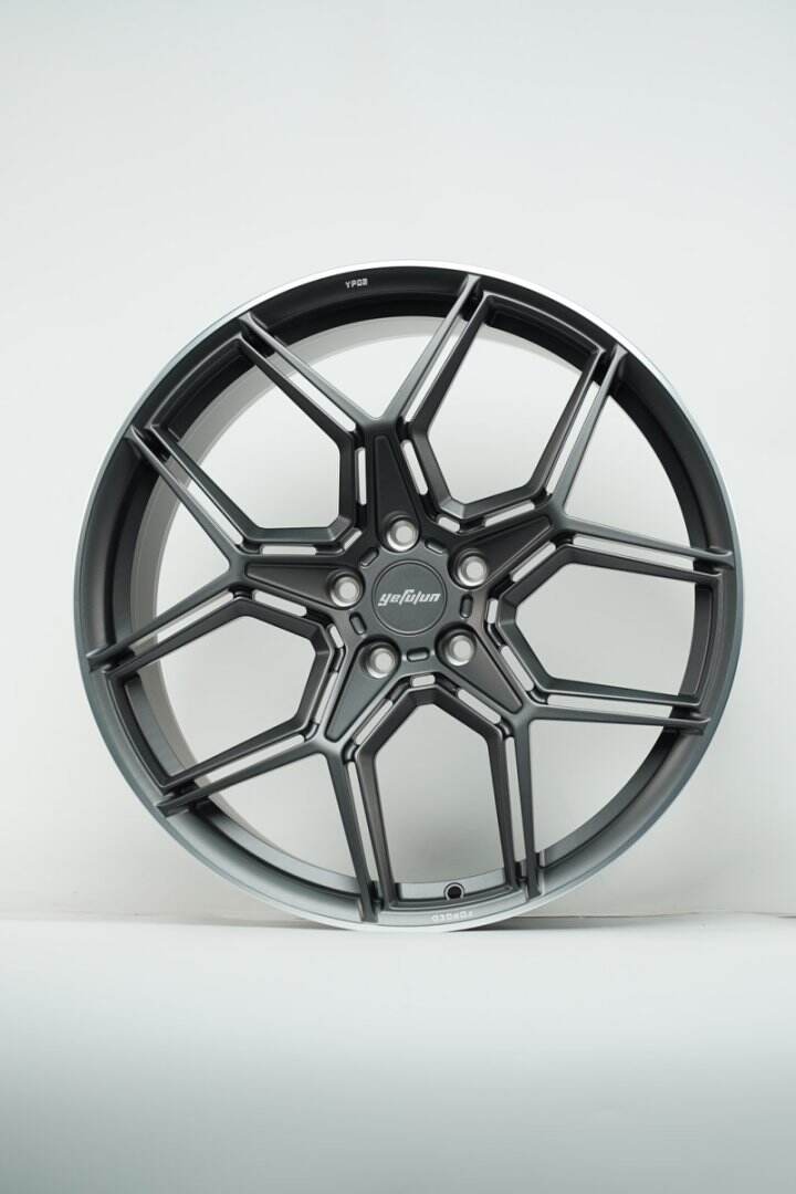 Hebei Zhihu can customize hot-selling forged aluminum alloy wheels Lightweight and high quality fine flash silver passenger car wheels factory