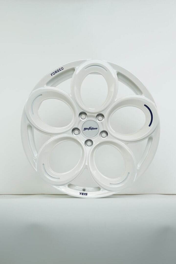 Hebei Zhi Hub Factory Direct Custom  Forged Aluminum Alloy Wheels Lightweight White Can Be Customized Color Passenger Car Wheels factory