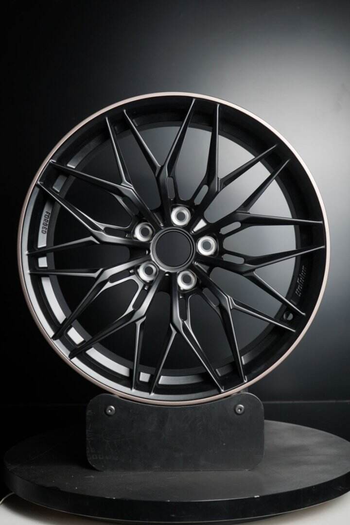  Hebei Zhi Hub Popular Style Custom Hot Forged Aluminum Alloy Wheels Lightweight Matte Black Bronze Rim Passenger Car Wheels factory