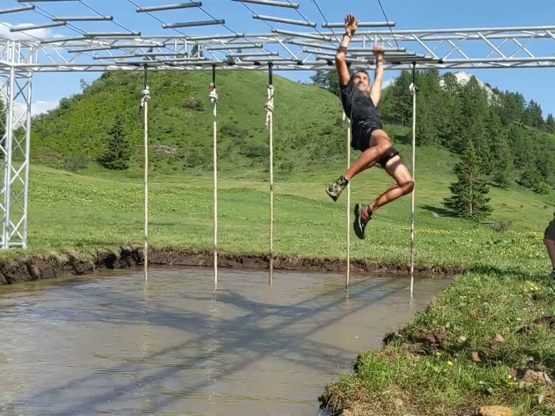 スパルタンレース 障害物トレーニング ジム器具 アペハンガー