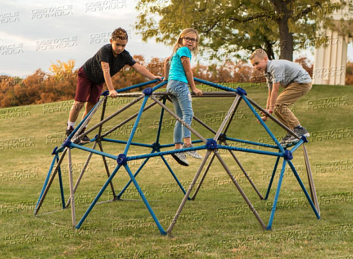 What are the safety usage standards for World Obstacle race tracks?