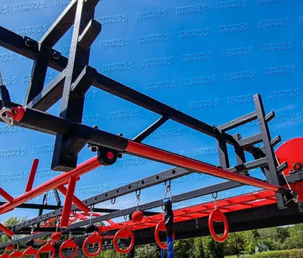 OCRコースに登り、這い這い、バランスを取る動作を取り入れる。