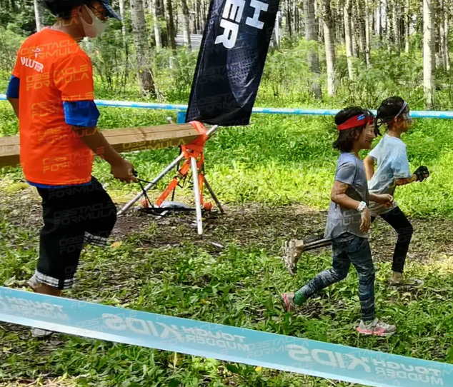 How to design a parkour course that encourages creative movement?