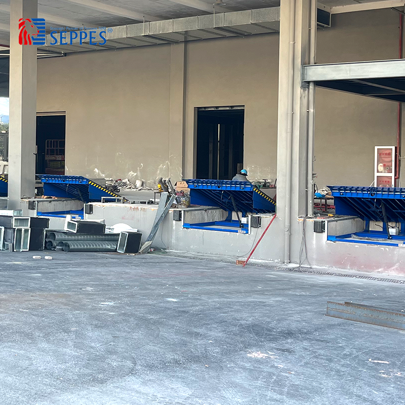 Prečo hydraulické dokovacie ramena ponúkajú najlepšie riešenie pre náročné nahrádzanie