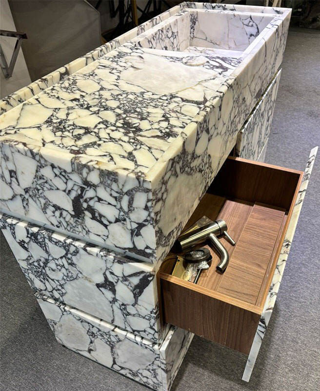 calacatta viola vanity top.jpg