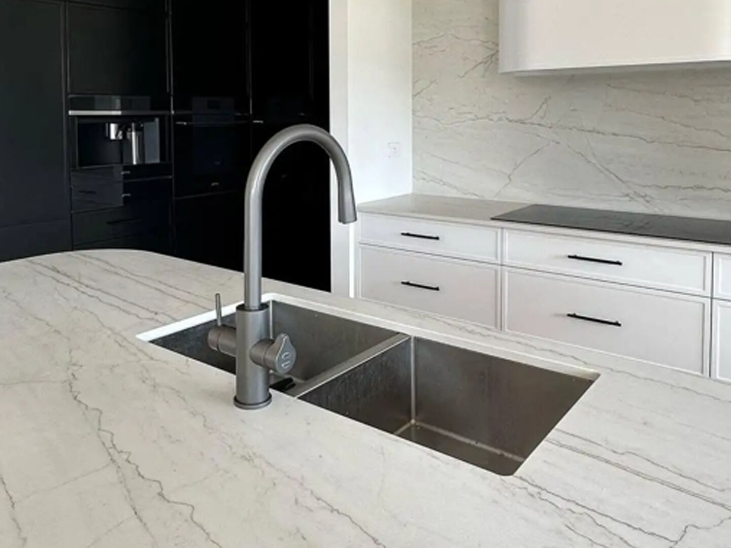 white quartzite countertop.jpg