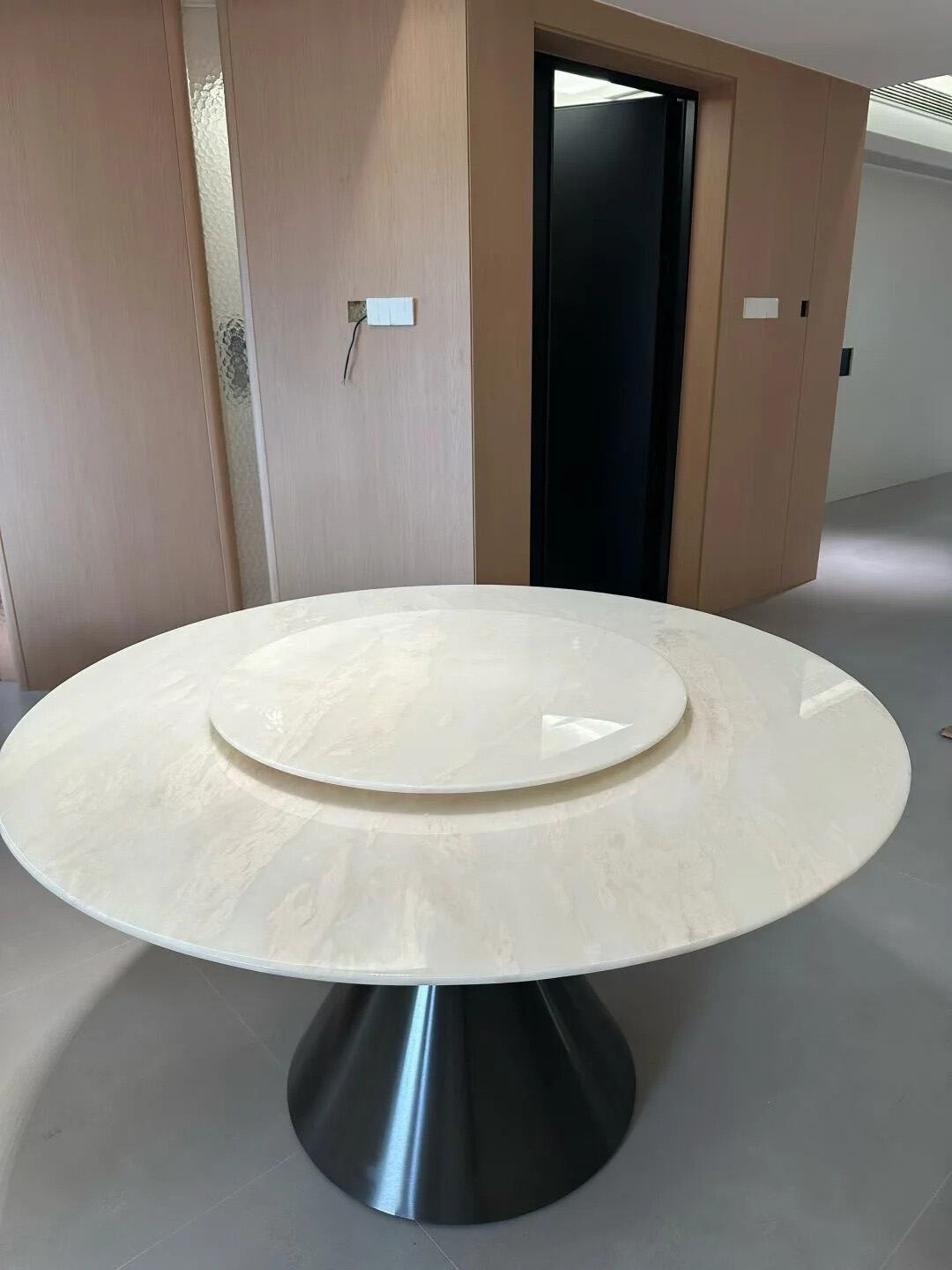 white onyx dining table.jpg