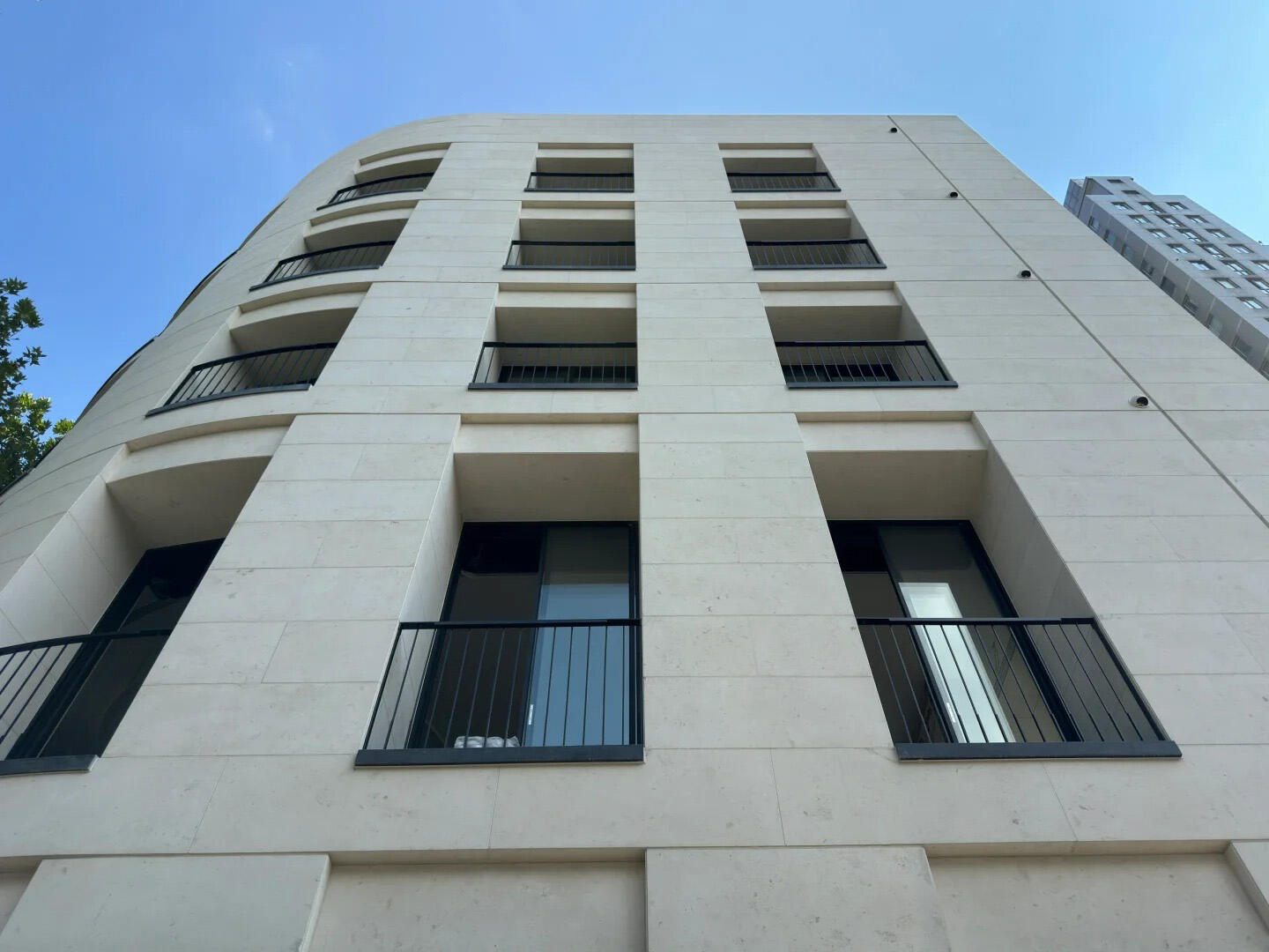 Por que o Revestimento de Pedra Calcária é uma Escolha Popular para Fachadas Exteriores?