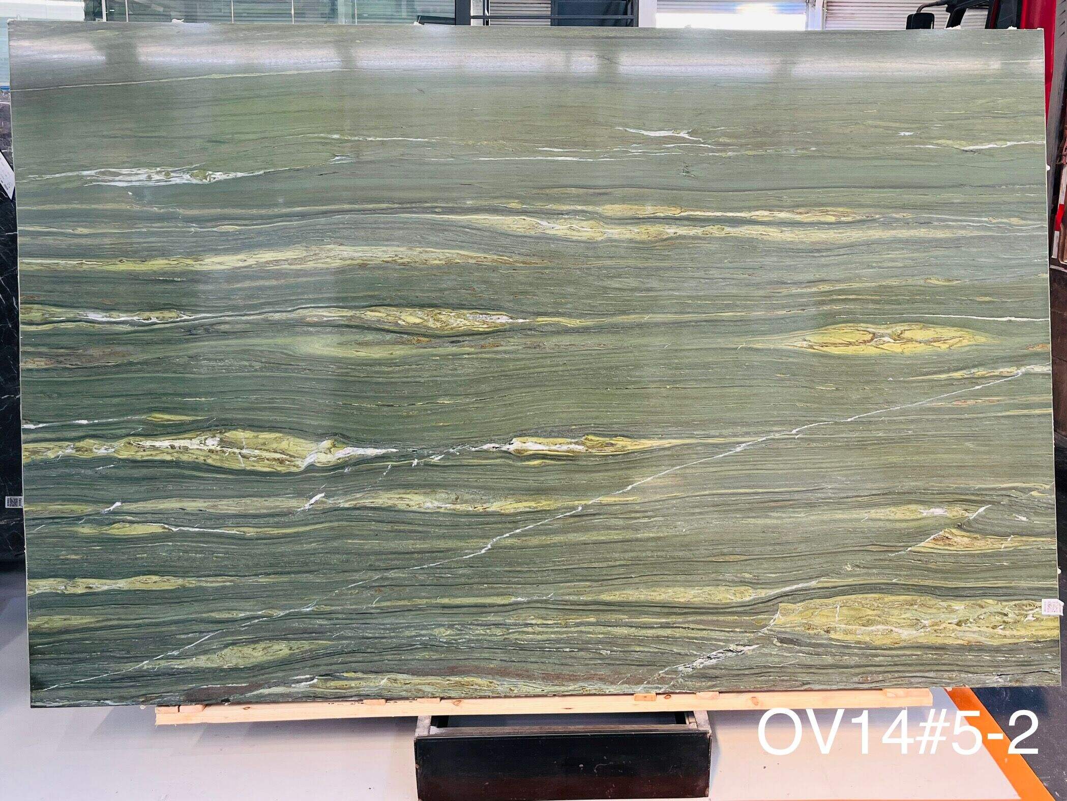 صفحه‌های مرمر لوکس، بادوام و سازگان‌با محیط زیست PerfectStone با نام Oasis Verde برای پروژه‌های ساخت و هتل