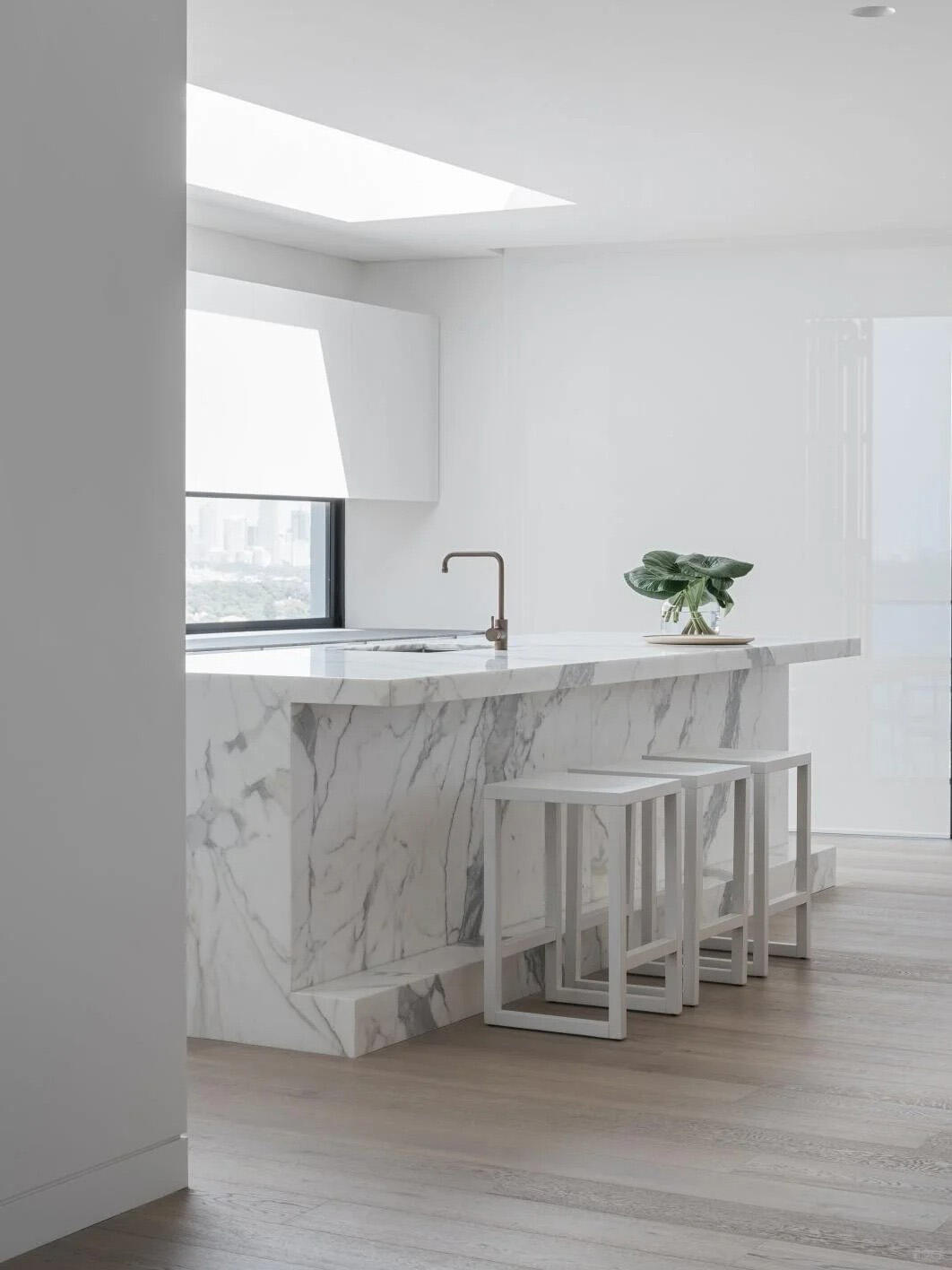 calacatta white marble (2).jpg