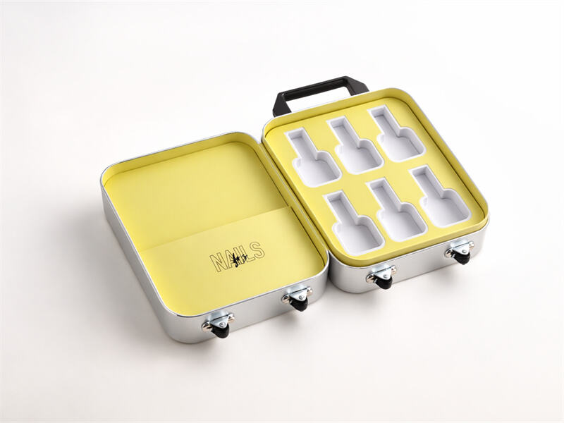 Suitcase-Inspired Beauty Packaging Case